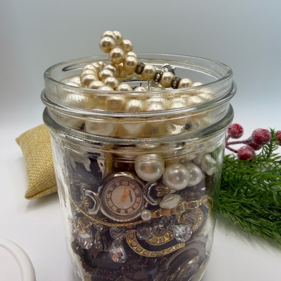 Elegant Pearl and Gold Jewelry Jar 🏺 Collection - Picture 5 of 17